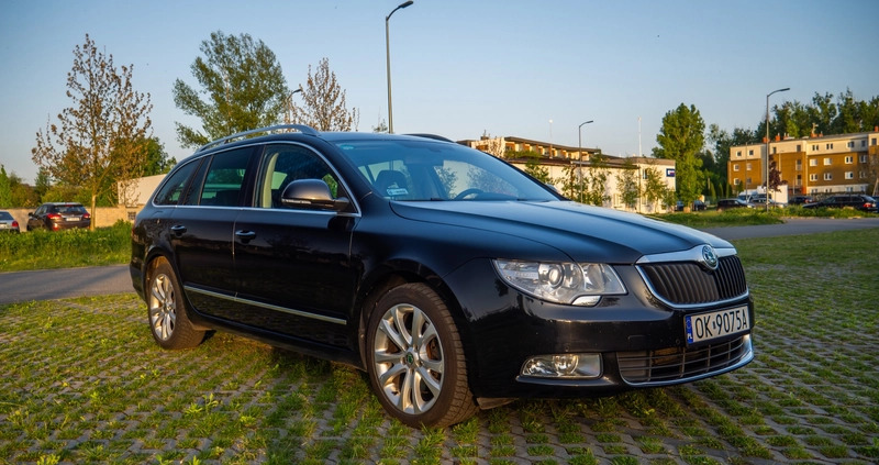 Skoda Superb cena 29900 przebieg: 280000, rok produkcji 2010 z Opole małe 254